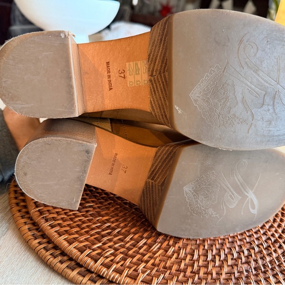 Free People Onyx Chelsea Boots in Camel size 7 - Picture 5 of 9